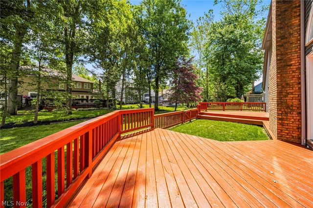 5513 Pheasants Walk Drive, North Olmsted, OH 44070