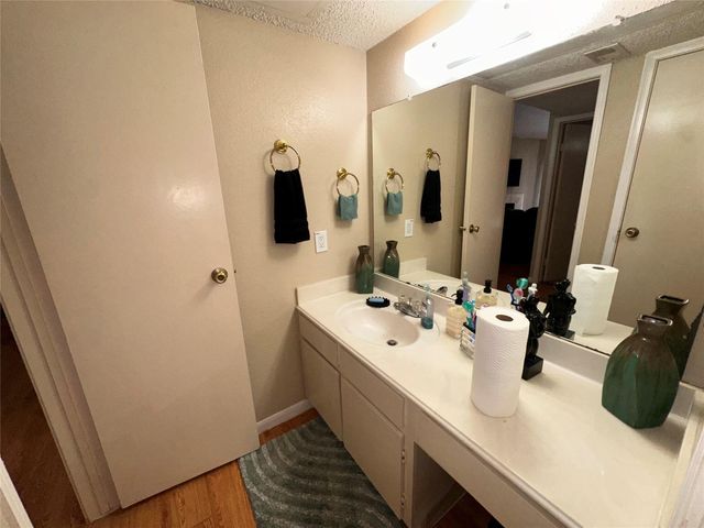 10101 S Gessner Road 213, Houston, TX 77071