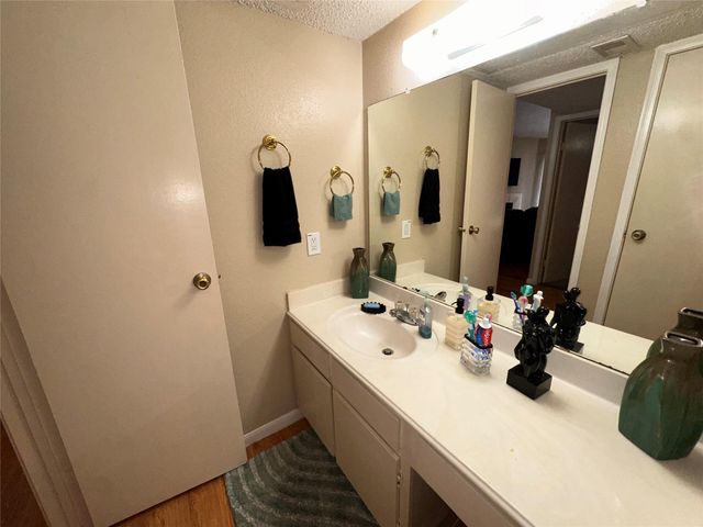 10101 S Gessner Road 213, Houston, TX 77071