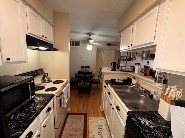 10101 S Gessner Road 213, Houston, TX 77071