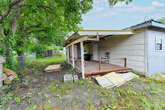 109 W Marsalis Street, Celeste, TX 75423