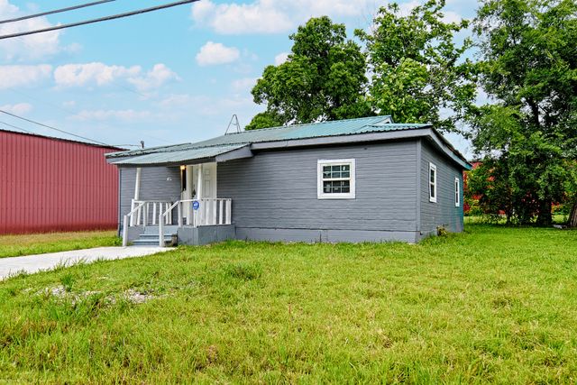 109 W Marsalis Street, Celeste, TX 75423