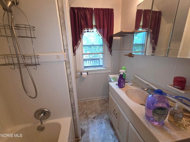 4217 Jackman Road, Toledo, OH 43612
