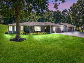 21605 W Hidden Valley DRIVE, New Berlin, WI 53146