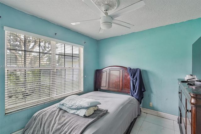 8113 Rose Marie Cir, Boynton Beach, FL 33472