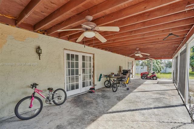 8113 Rose Marie Cir, Boynton Beach, FL 33472