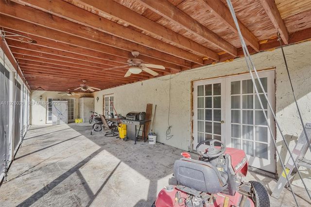 8113 Rose Marie Cir, Boynton Beach, FL 33472