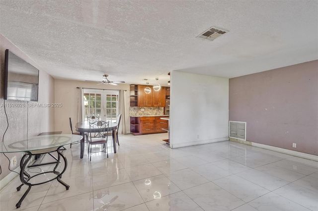 8113 Rose Marie Cir, Boynton Beach, FL 33472