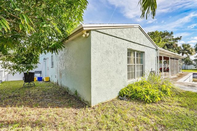 8113 Rose Marie Cir, Boynton Beach, FL 33472