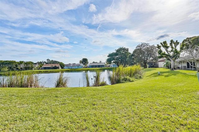 8113 Rose Marie Cir, Boynton Beach, FL 33472