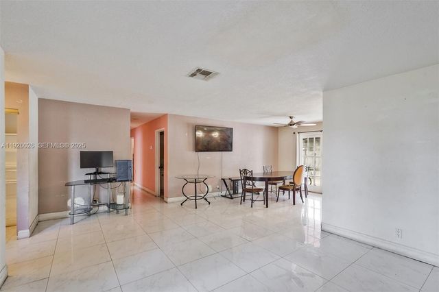 8113 Rose Marie Cir, Boynton Beach, FL 33472
