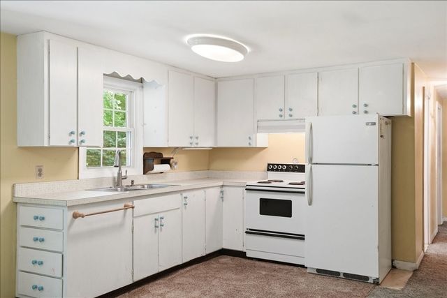 6 Gerard Ave, Freetown, MA 02717