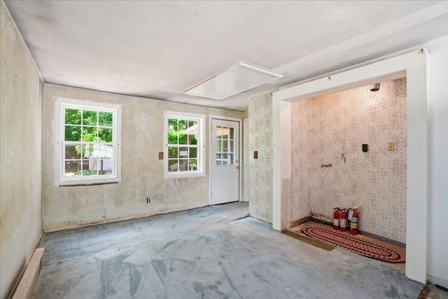 6 Gerard Ave, Freetown, MA 02717