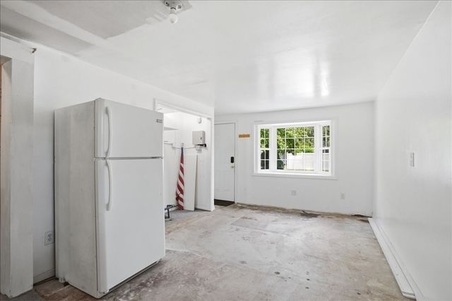 6 Gerard Ave, Freetown, MA 02717