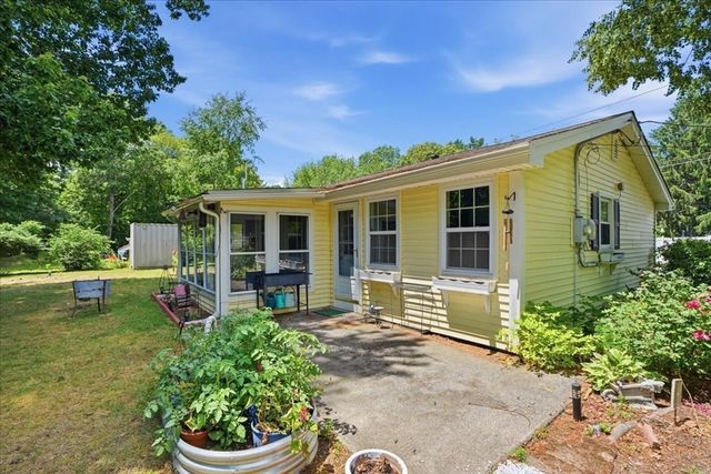 6 Gerard Ave, Freetown, MA 02717