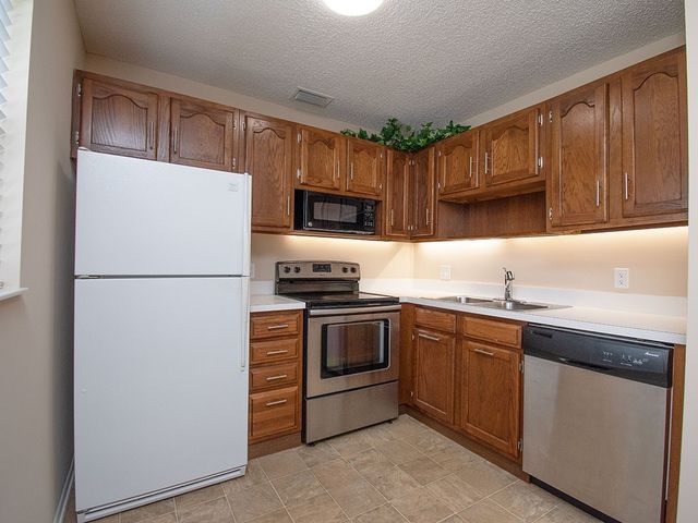 28 Vista Gardens Trail 102, Vero Beach, FL 32962