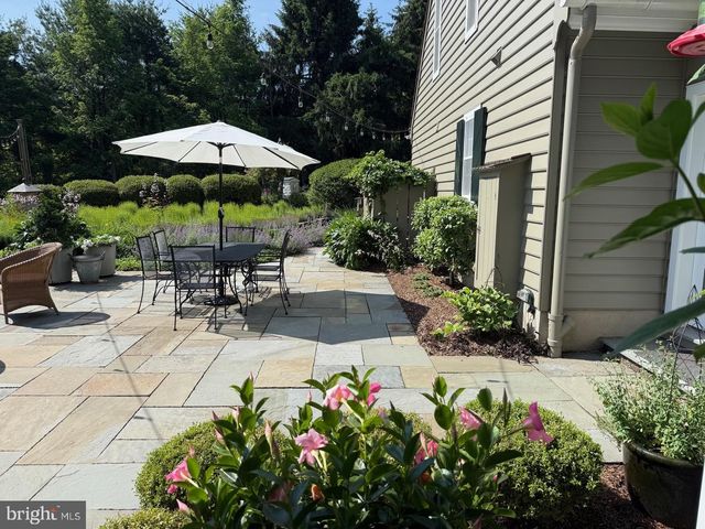 6170 STOVERS MILL RD, Carversville, PA 18913