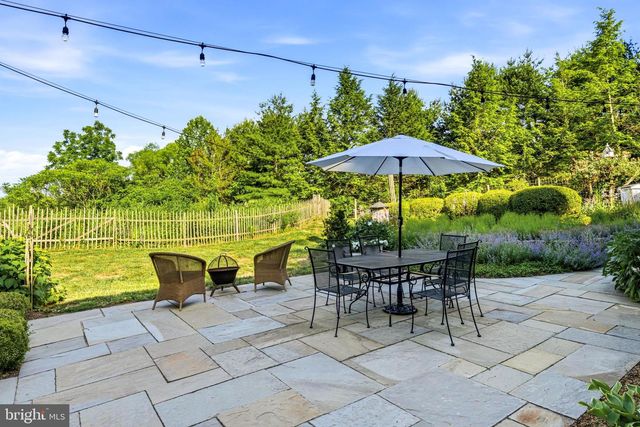 6170 STOVERS MILL RD, Carversville, PA 18913