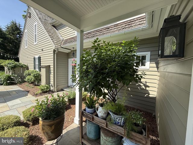 6170 STOVERS MILL RD, Carversville, PA 18913