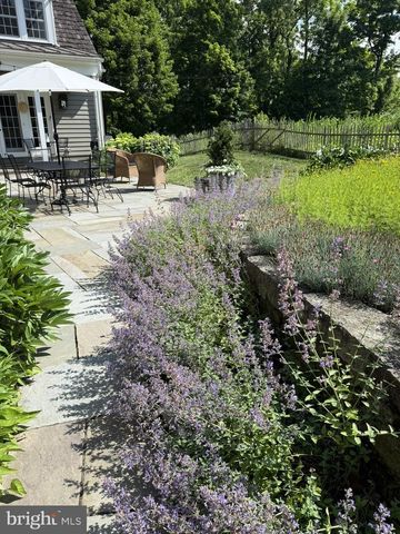 6170 STOVERS MILL RD, Carversville, PA 18913