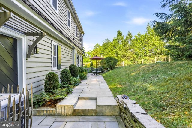 6170 STOVERS MILL RD, Carversville, PA 18913