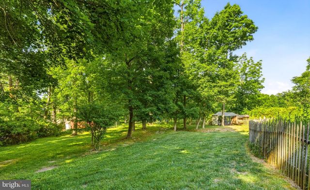 6170 STOVERS MILL RD, Carversville, PA 18913