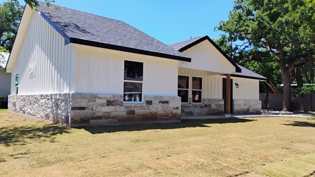 301 NW 23rd Street, Mineral Wells, TX 76067