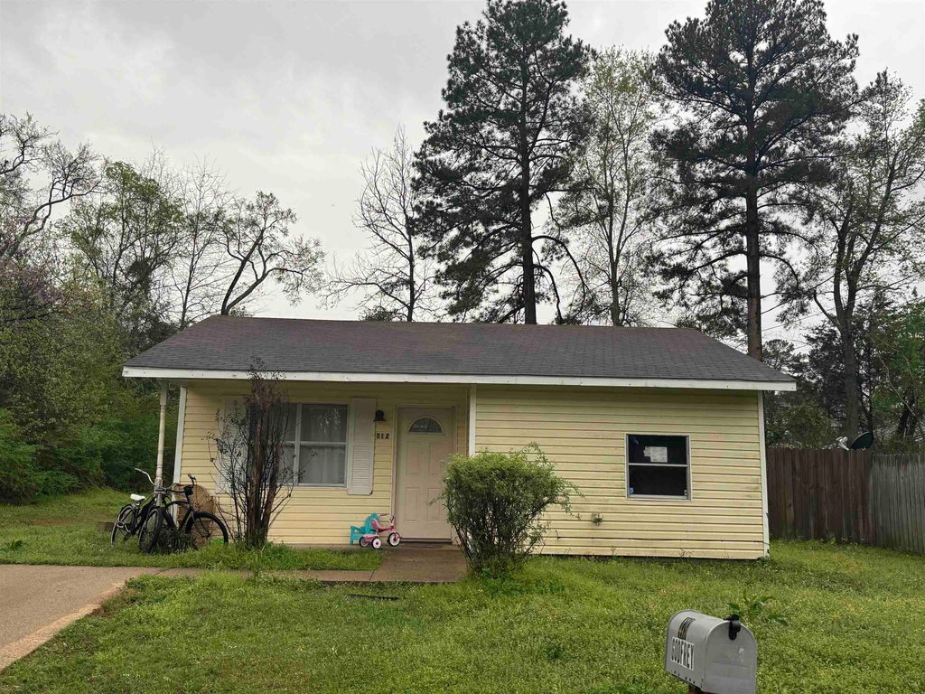 419 Godfrey St, Gladewater, TX 75647