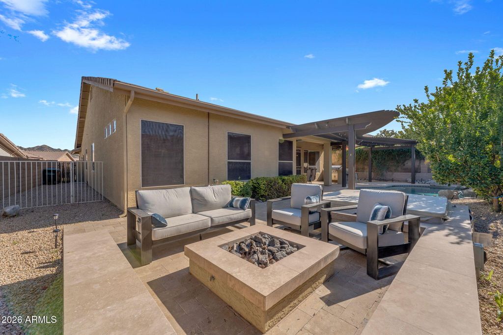 Image 4 of property listing at 11444 S MORNINGSIDE Drive, Goodyear, AZ 85338