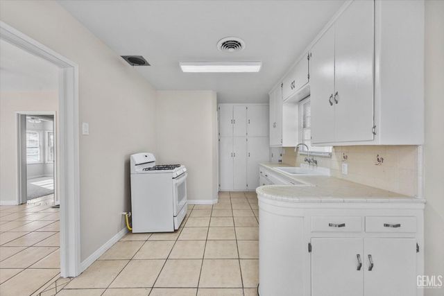 604 Arvin Street, Bakersfield, CA 93308