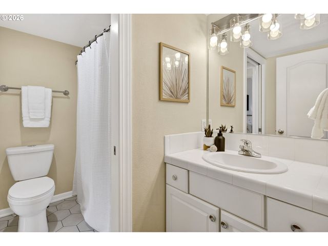 4934 Sw 1ST Ave, Portland, OR 97239