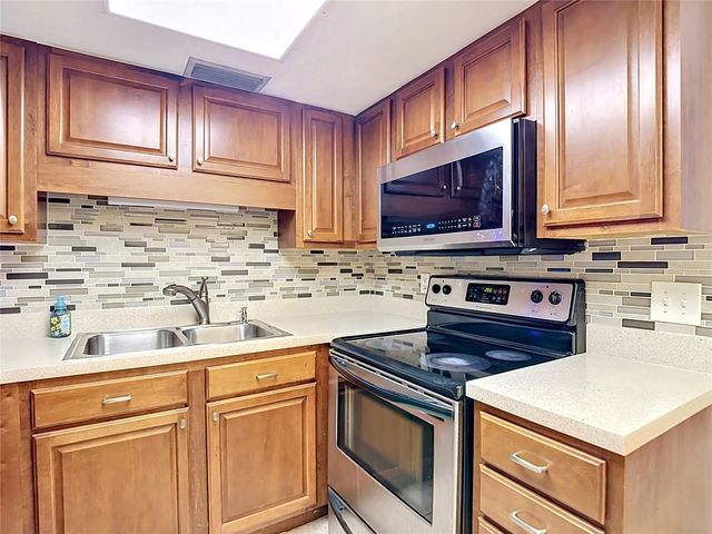 4611 W NORTH B STREET 240, Tampa, FL 33609