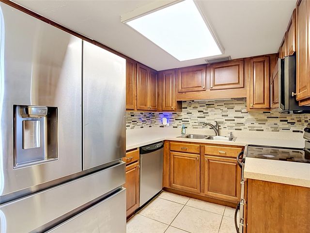 4611 W NORTH B STREET 240, Tampa, FL 33609