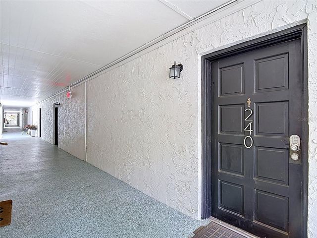 4611 W NORTH B STREET 240, Tampa, FL 33609