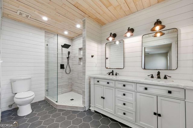 185 Redwood Circle, Fayetteville, GA 30214