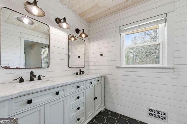 185 Redwood Circle, Fayetteville, GA 30214