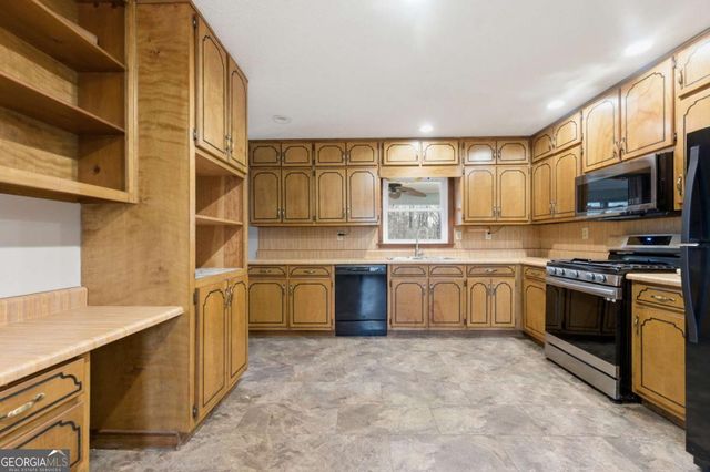 185 Redwood Circle, Fayetteville, GA 30214