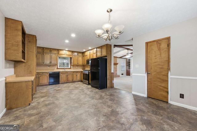 185 Redwood Circle, Fayetteville, GA 30214