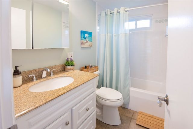 391 Aquidneck Avenue, Middletown, RI 02842