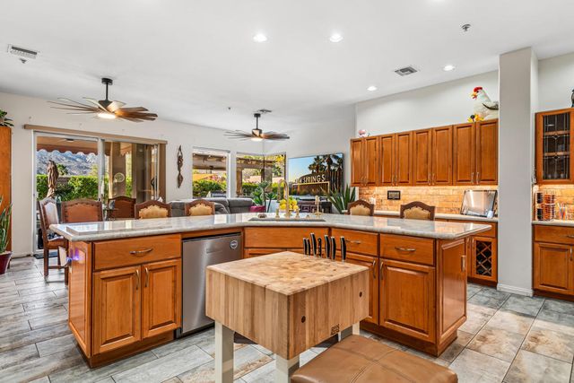 725 W Azalea Circle W, Palm Springs, CA 92264