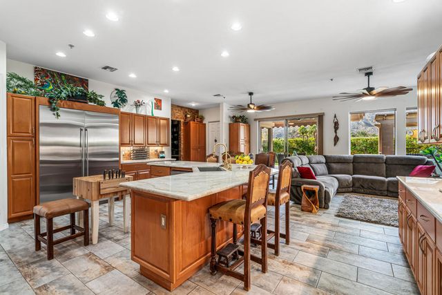 725 W Azalea Circle W, Palm Springs, CA 92264