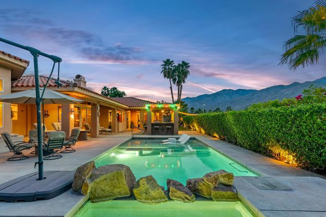 725 W Azalea Circle W, Palm Springs, CA 92264