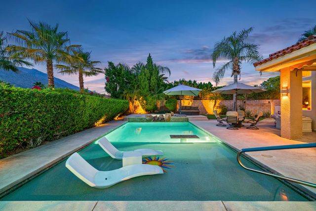 725 W Azalea Circle W, Palm Springs, CA 92264