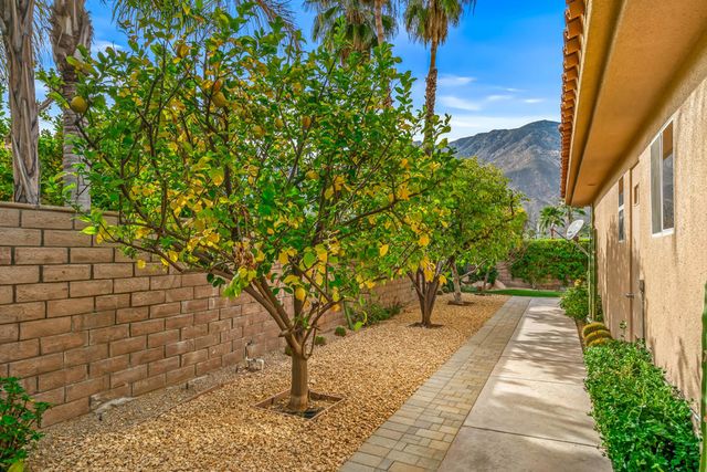 725 W Azalea Circle W, Palm Springs, CA 92264