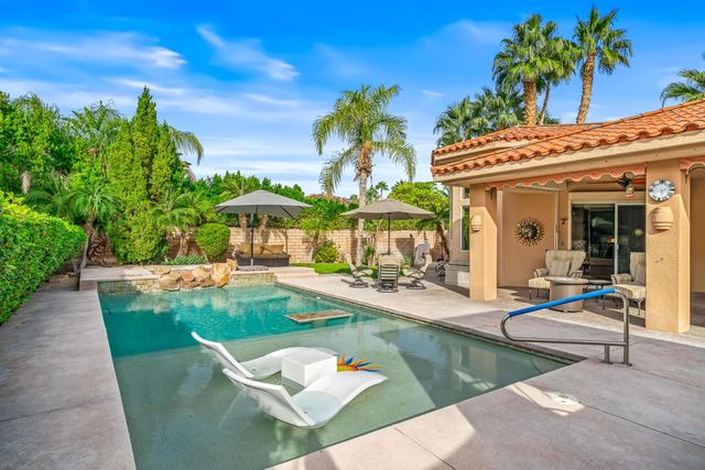 725 W Azalea Circle W, Palm Springs, CA 92264