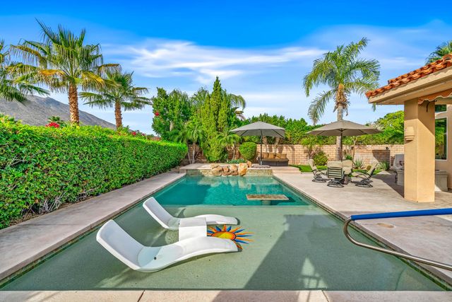 725 W Azalea Circle W, Palm Springs, CA 92264