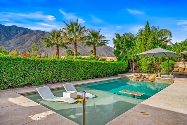 725 W Azalea Circle W, Palm Springs, CA 92264