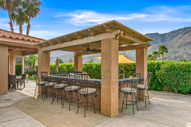 725 W Azalea Circle W, Palm Springs, CA 92264
