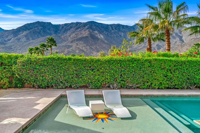725 W Azalea Circle W, Palm Springs, CA 92264