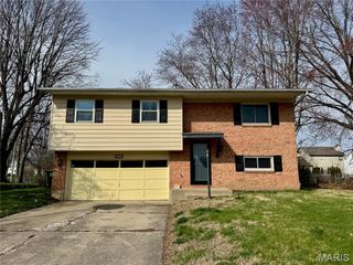 517 Anita Drive, Fairview Heights, IL 62208